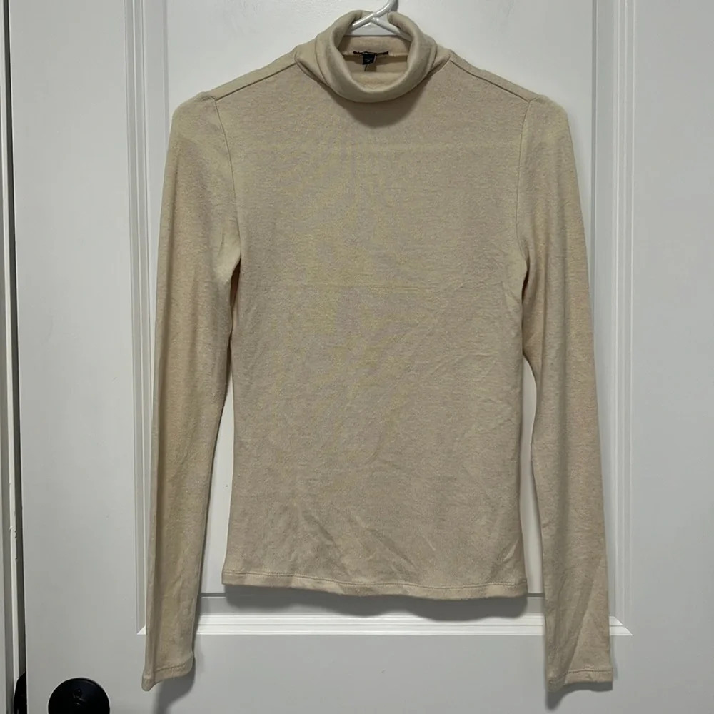 NWT Express Long Sleeve Ivory Turtleneck Sweater size XS